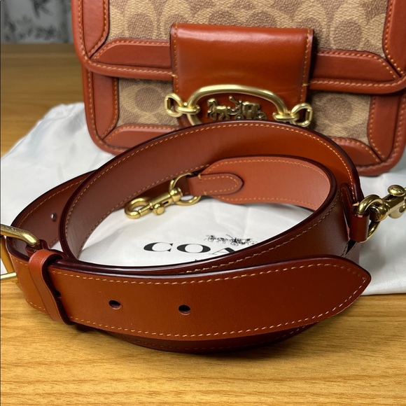 Coach Hero Shoulder Bag In Signature Canvas - Picture 3 of 14